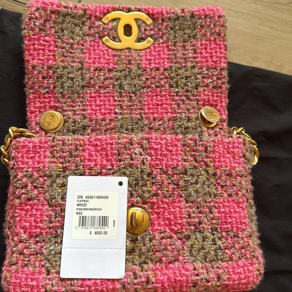 Chanel 22K pink beige tweed flap handbag with AGED hardware - Picture 2 of 13